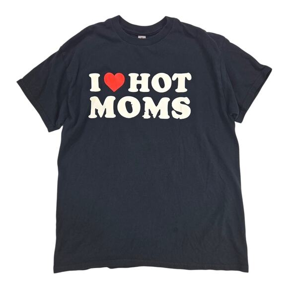 Gildan Other - Gildan | Black Short Sleeve "I Love Hot Moms" T-Shirt| Size Medium